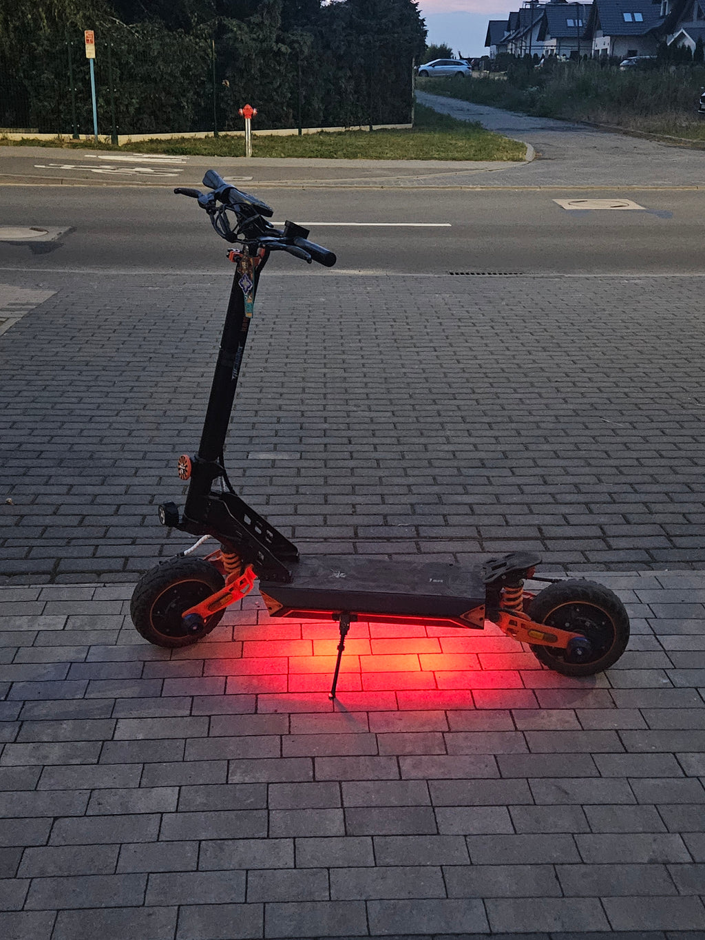 Światła led do hulajnogi elektrycznej sterowane pilotem.