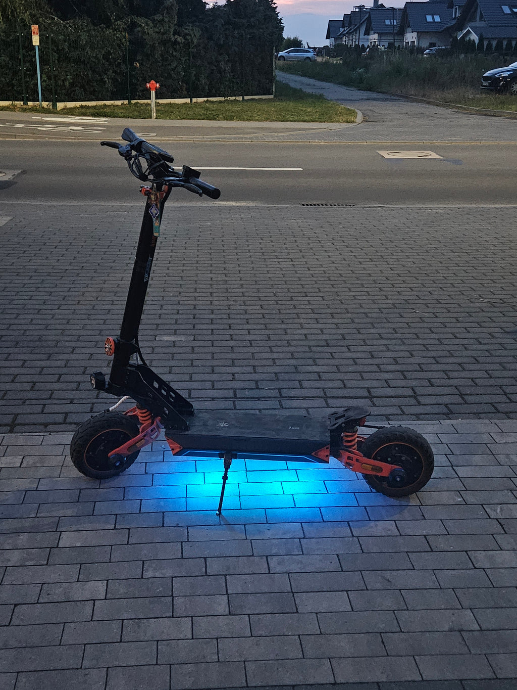 Światła led do hulajnogi elektrycznej sterowane pilotem.