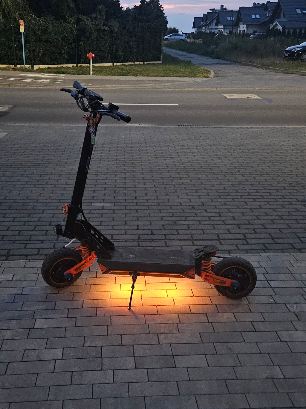 Światła led do hulajnogi elektrycznej sterowane pilotem.