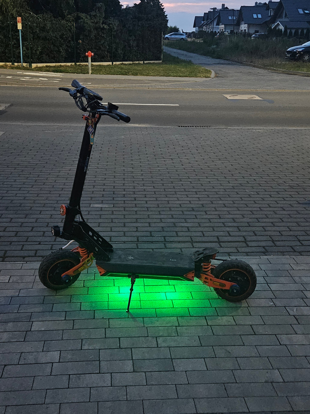 Światła led do hulajnogi elektrycznej sterowane pilotem.