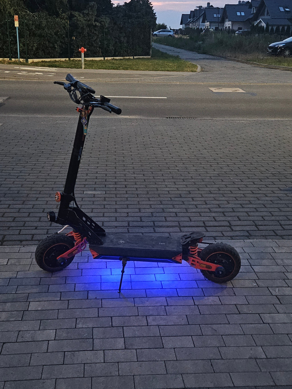 Światła led do hulajnogi elektrycznej sterowane pilotem.